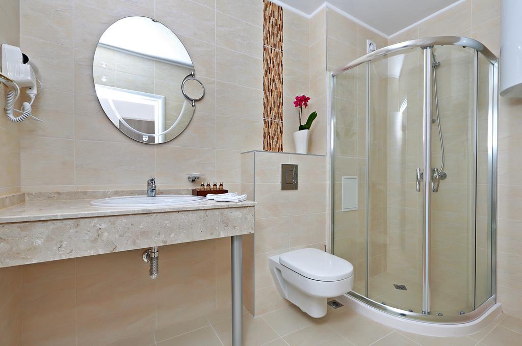 Private Apartments In White Rock Castle Balchik Bilik gambar