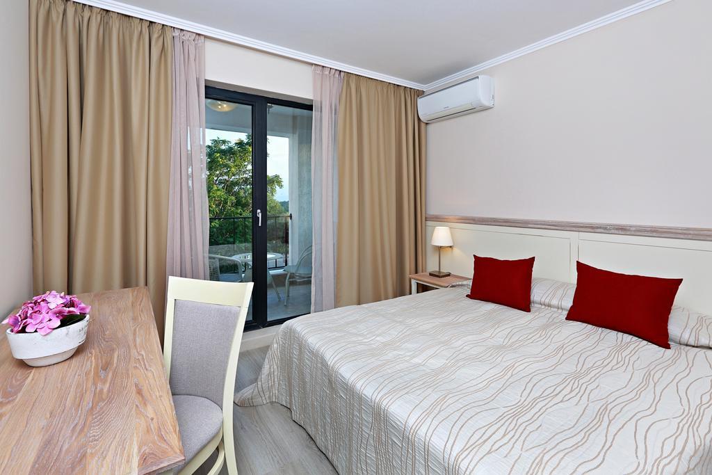 Private Apartments In White Rock Castle Balchik Bilik gambar