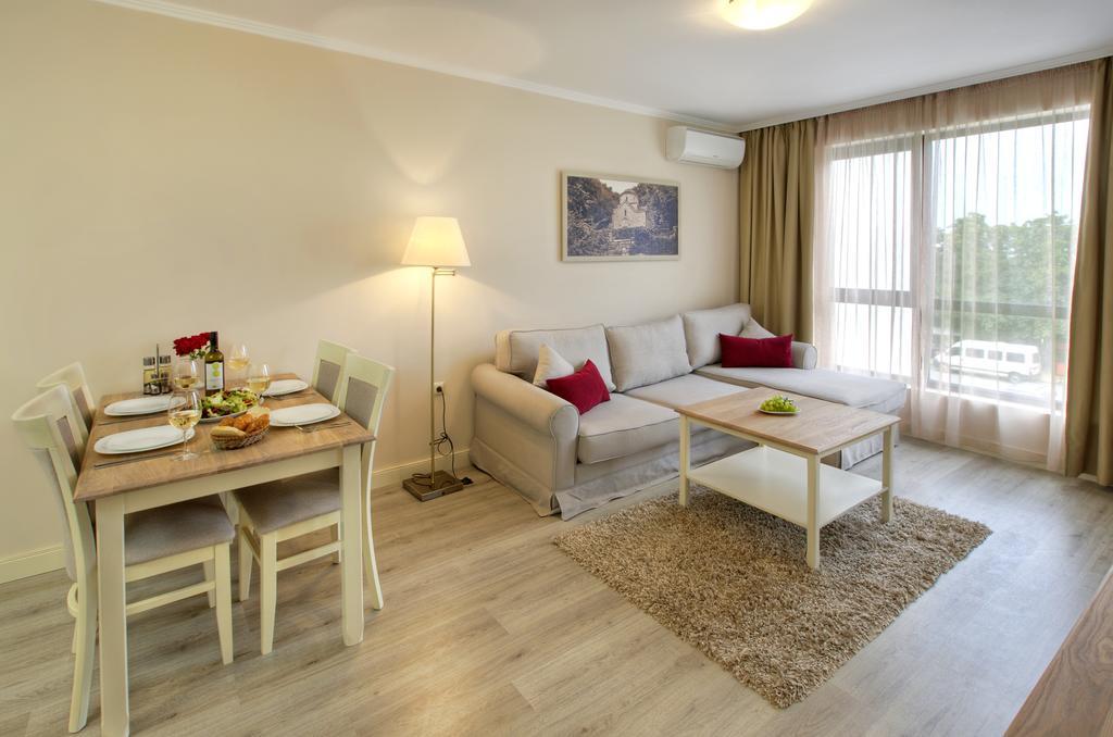 Private Apartments In White Rock Castle Balchik Bilik gambar
